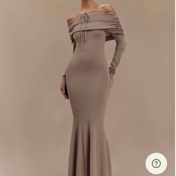 Meshki Georgiana Off Shoulder Dress - Picture 1 of 6